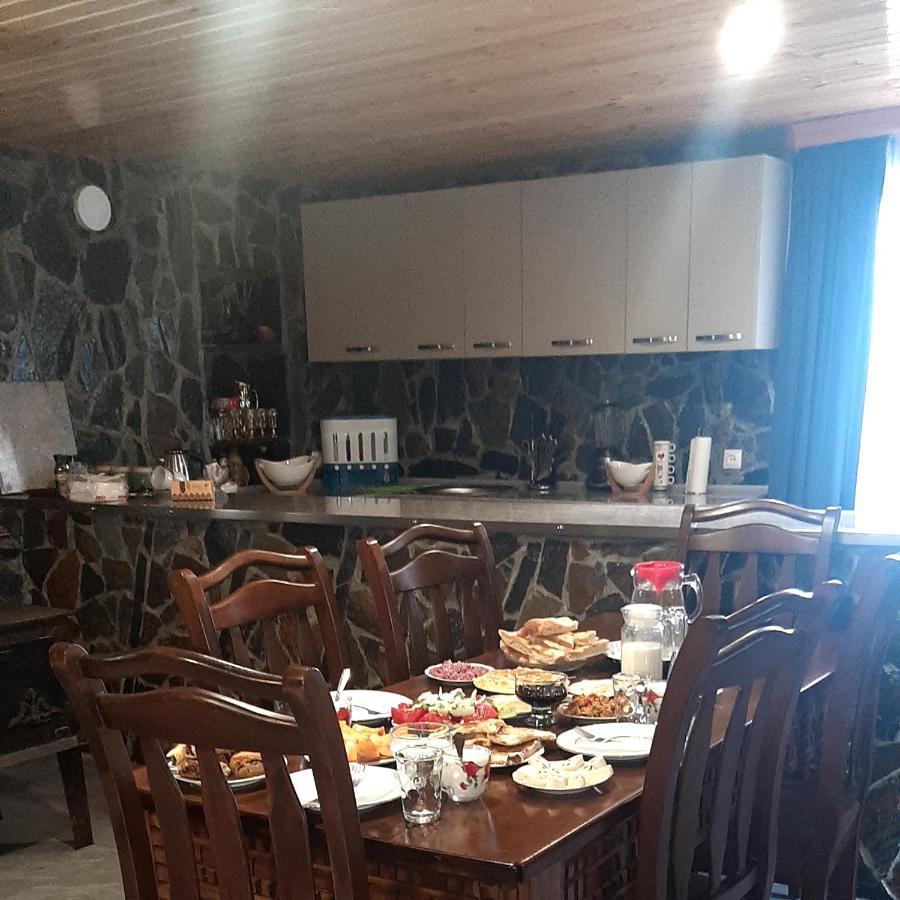 Guesthouse "Megi" Mestia Ngoại thất bức ảnh