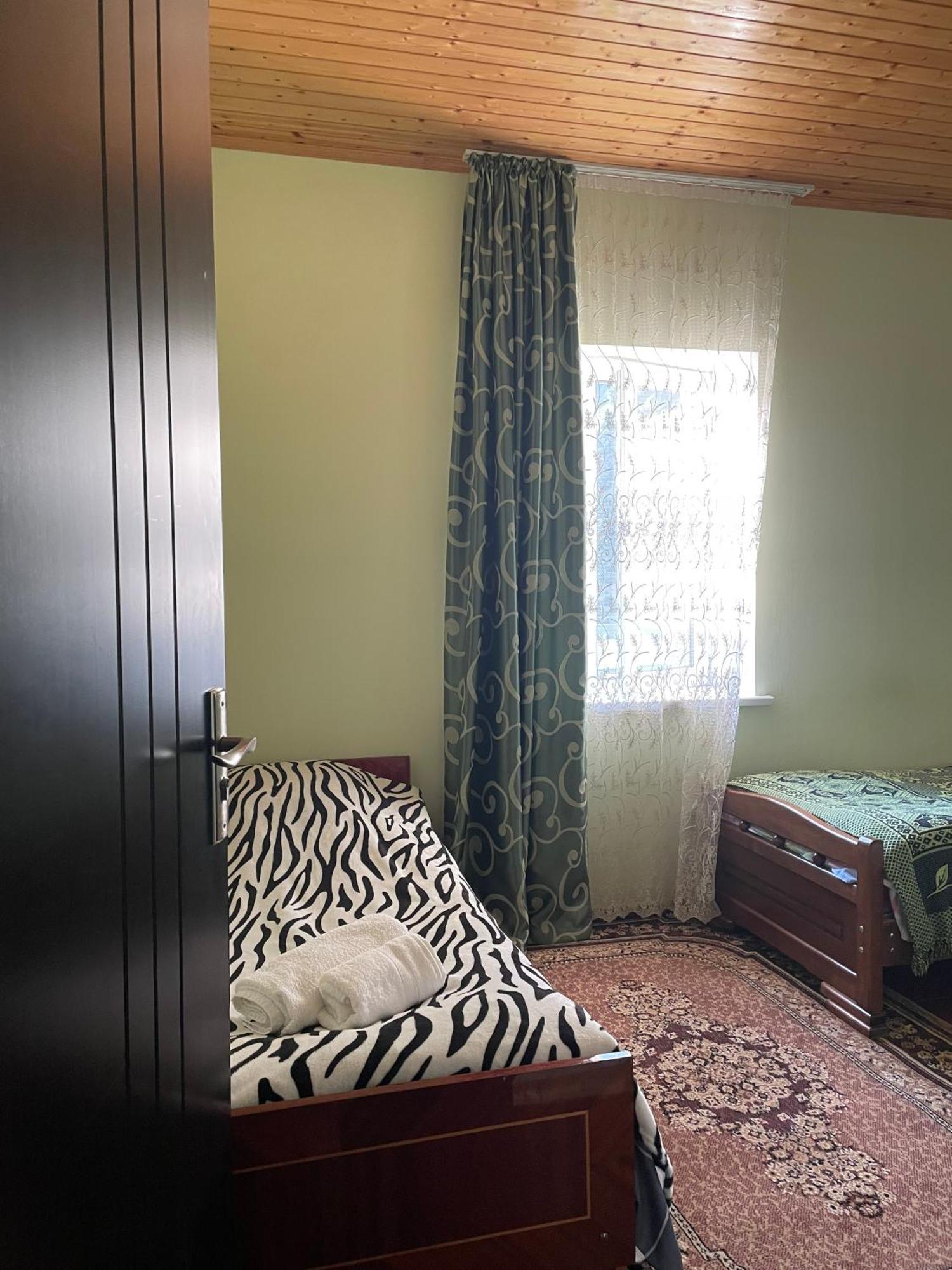 Guesthouse "Megi" Mestia Ngoại thất bức ảnh