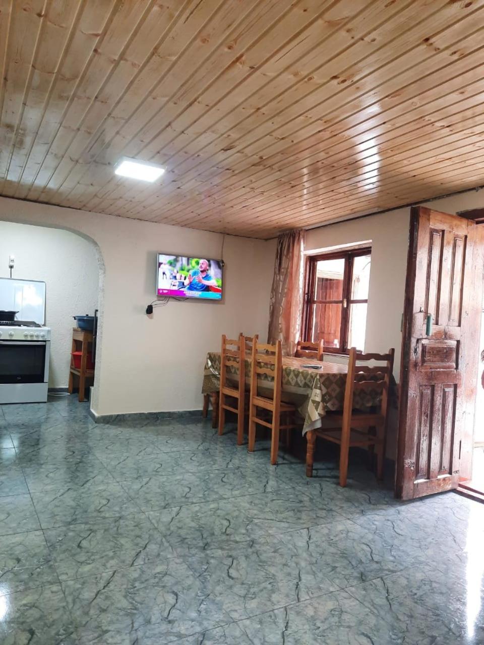 Guesthouse "Megi" Mestia Ngoại thất bức ảnh